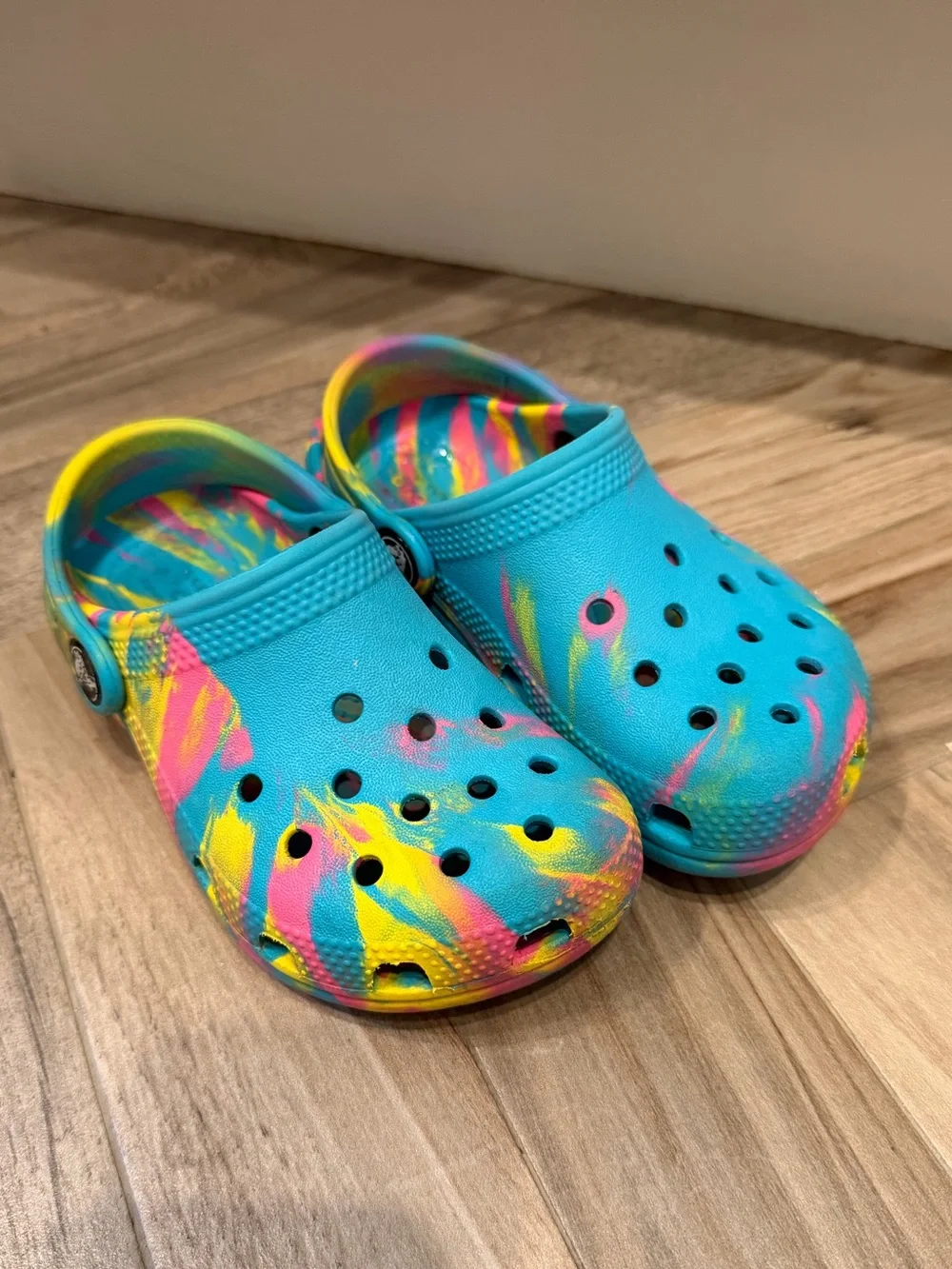 Toddler tie-dye crocs size-10